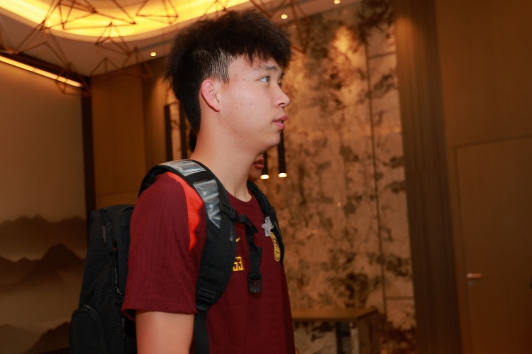 和剛才我直播時候分析的一樣印尼主攻右路，王鈺棟狀態(tài)不錯有機會