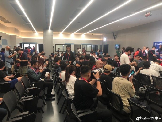 18強賽收官戰(zhàn)！記者：國足賽前發(fā)布會媒體記者還是不少