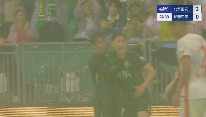 國安2-0領(lǐng)先亞泰！國安前場精彩配合，曹永競包抄破門法比奧助攻
