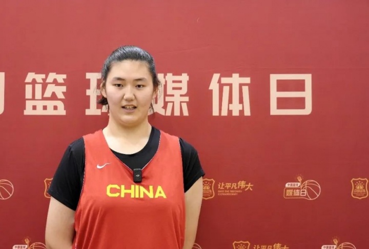 ??不好意思 有幸和張子宇一起合過(guò)影~不信看圖