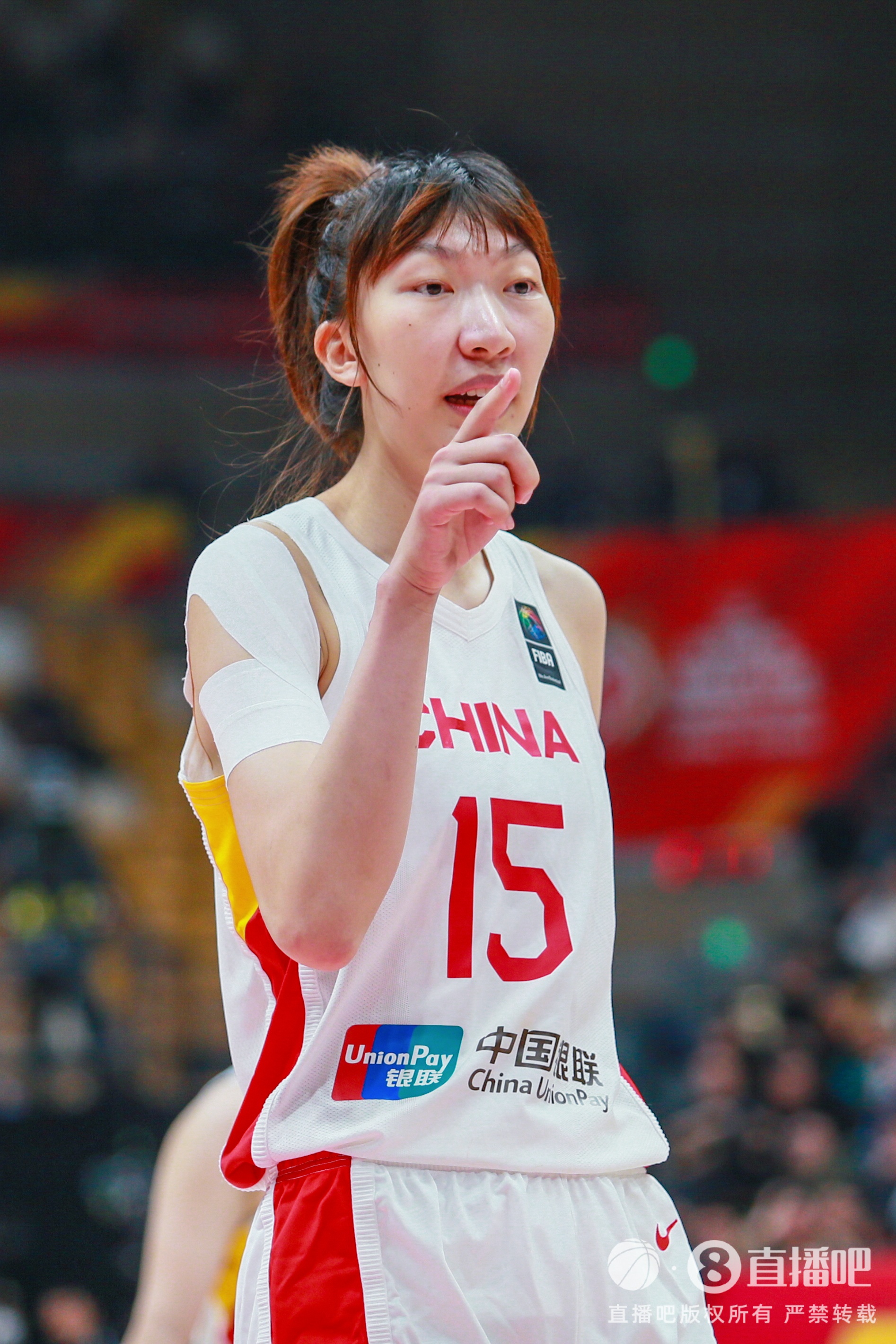 穩(wěn)定發(fā)揮！韓旭半場6中3拿到8分6籃板2蓋帽