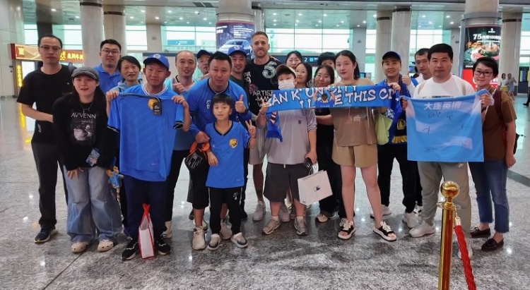 希望再見不會太遙遠！科特尼克6月24日乘飛機離開大連
