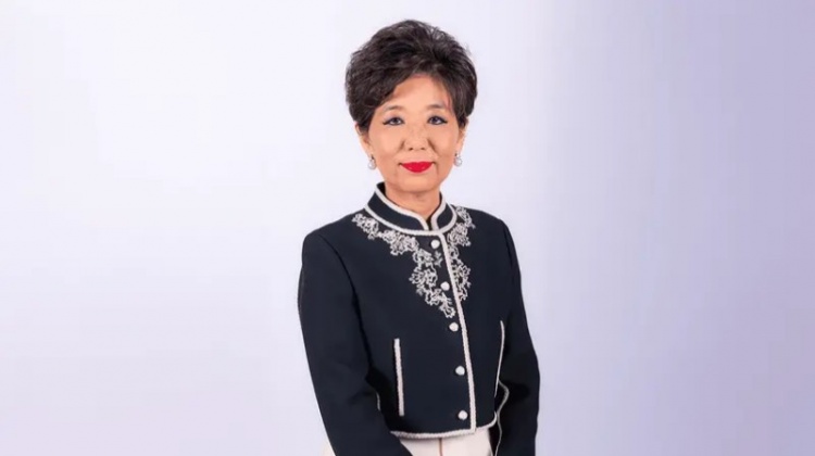 官方：里昂老板已辭去董事會職務，球隊任命新主席蜜雪兒-康