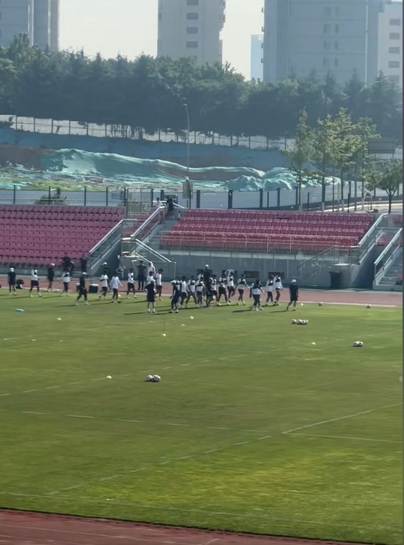 假期結(jié)束！青島西海岸今天重新集結(jié)，進(jìn)行恢復(fù)訓(xùn)練