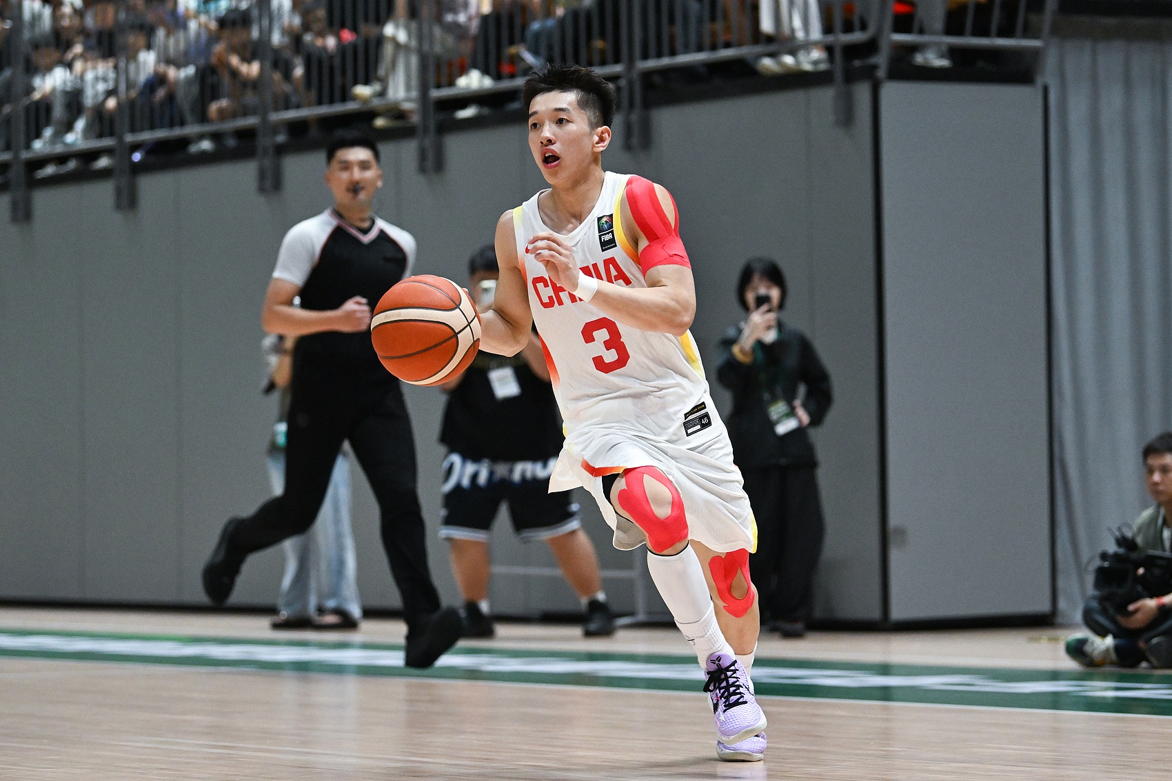 球隊大腦斷電??朱正&楊溢兩控衛(wèi)合計10失誤 全隊高達(dá)21次失誤