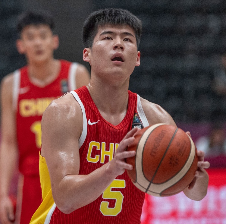 率先發(fā)力！陳家政首節(jié)6分鐘5中4獨得11分 三分3中2