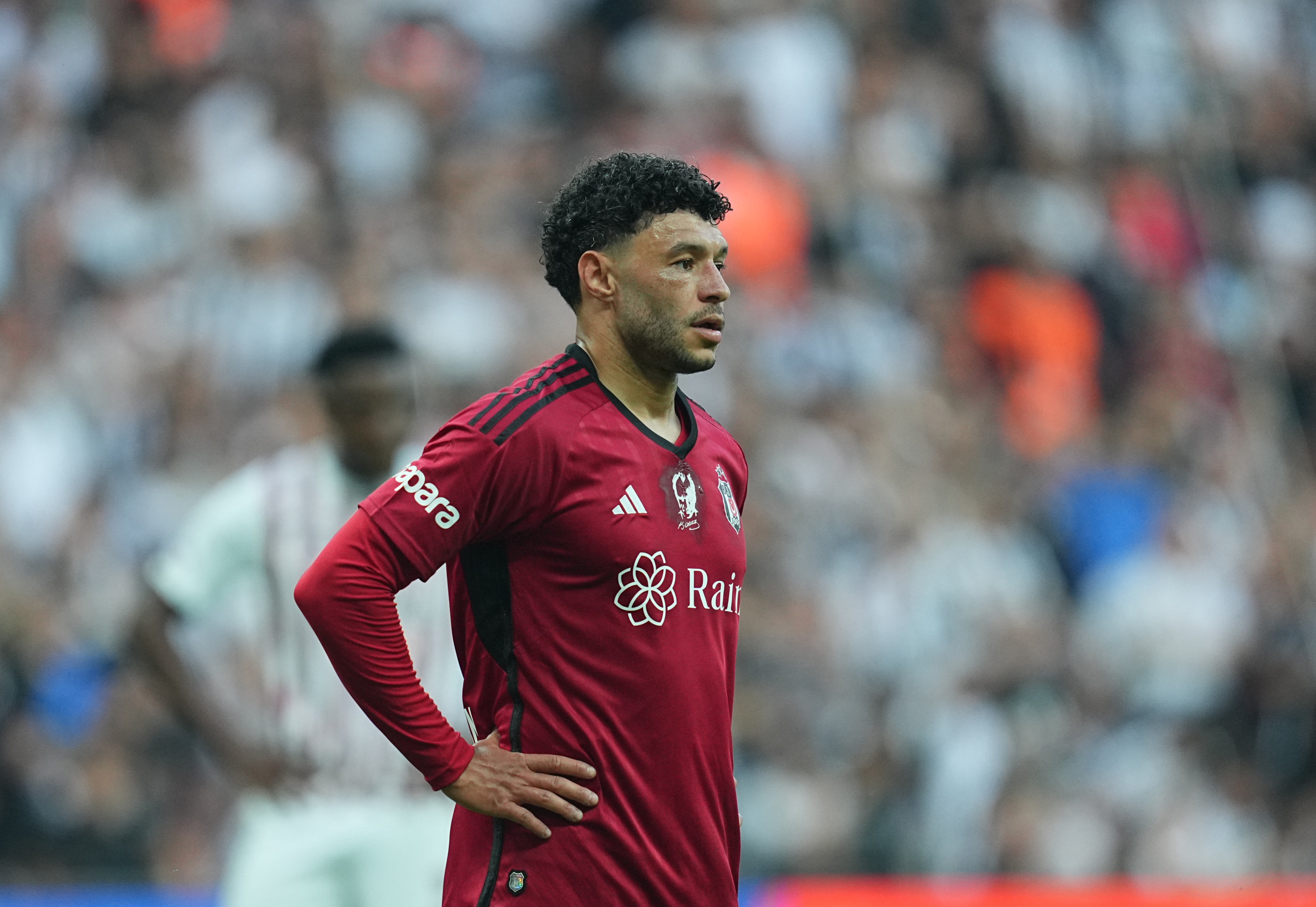 鏡報：貝西克塔斯正在與張伯倫商談解約，他可能回英格蘭踢球