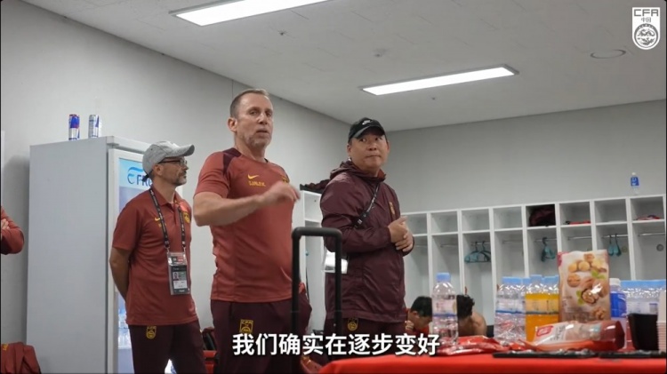 久帥更衣室總結(jié)：前兩場(chǎng)雖然輸了但表現(xiàn)不錯(cuò)，我們確實(shí)在逐步變好