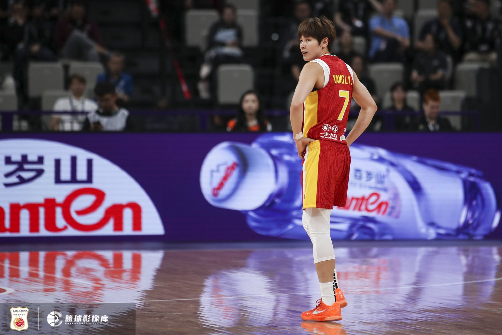 穩(wěn)健控場！楊力維半場3中2拿到5分3助 三分1中1