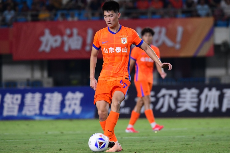 記者：王昊斌、齊千程、劉騏瑋上調(diào)泰山一隊(duì)，彭欣力對(duì)亞泰有作用