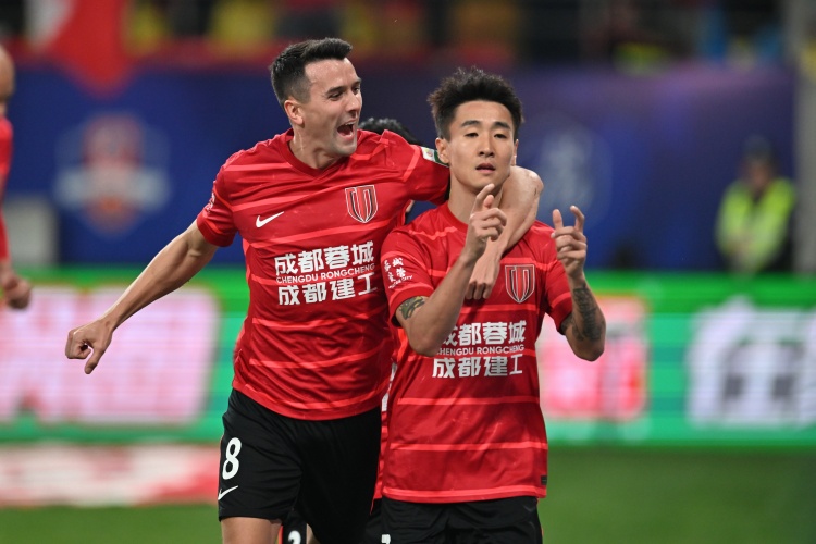 記者：球迷該被好好引導(dǎo) 對(duì)立情緒在炒作&推流下有延伸至場外趨勢