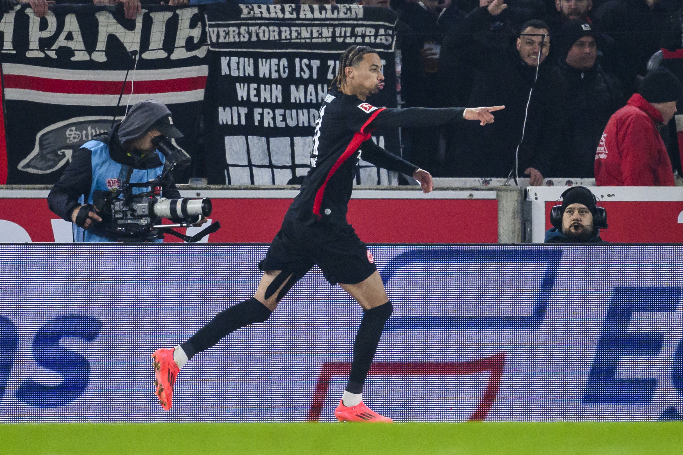 記者：利物浦簽下埃基蒂克只是時(shí)間問(wèn)題，仍在商談交易結(jié)構(gòu)和價(jià)格