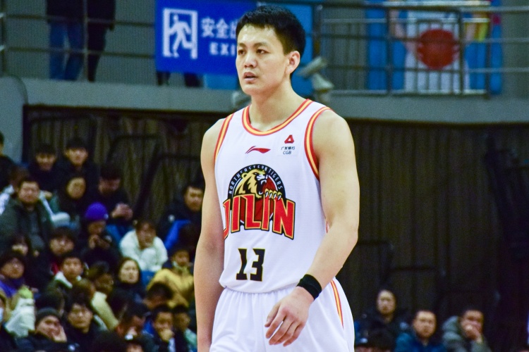 吉林有姜宇星頂薪獨家簽約權(quán) 執(zhí)意留人的話后者幾乎無法拒絕