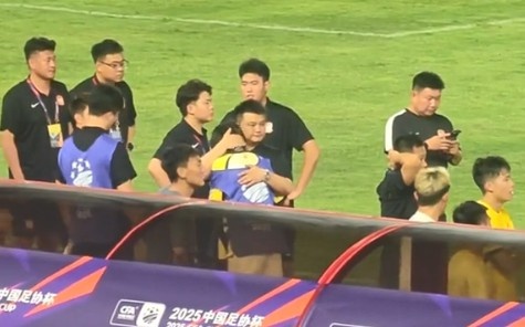 令人動容！西海岸惜敗國安后，投資人徐尚將痛哭的兒子摟在懷中