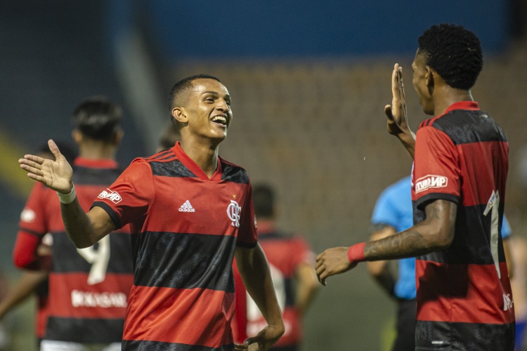 全市場：弗拉門戈接受羅馬對韋斯利報價，但要先找到替代者才放人