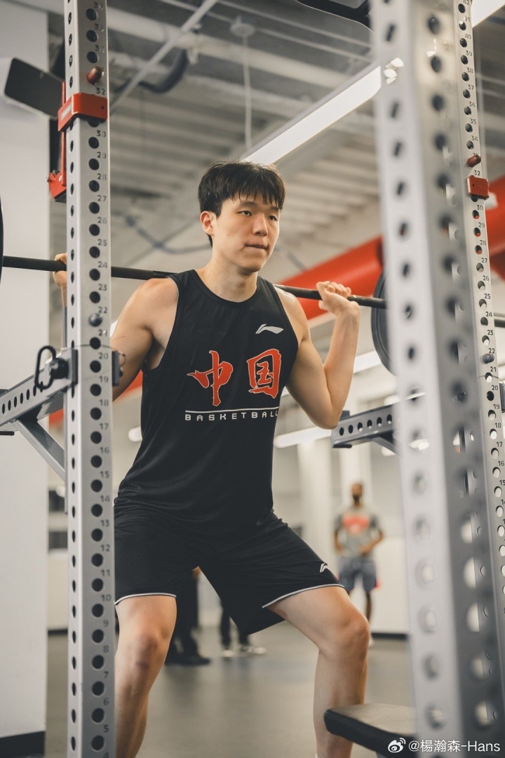 楊瀚森：感謝中國籃協(xié)和國家隊(duì)的理解與支持 路才剛剛開始！