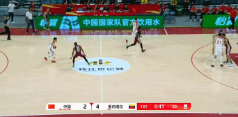 可圈可點！旅美小將王俊杰半場4中2拿到5分3板