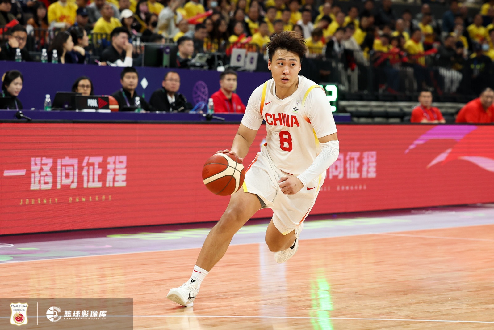 外線占優(yōu)！中國男籃半場三分12中5 委內(nèi)瑞拉則是6中2