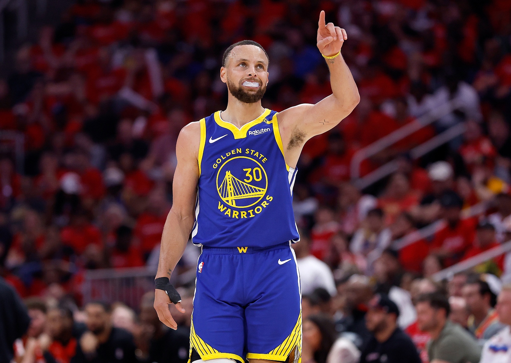 ??庫(kù)里：NBA規(guī)模翻了10倍但球員就拿死工資 我們?cè)搮⑴c股權(quán)分配