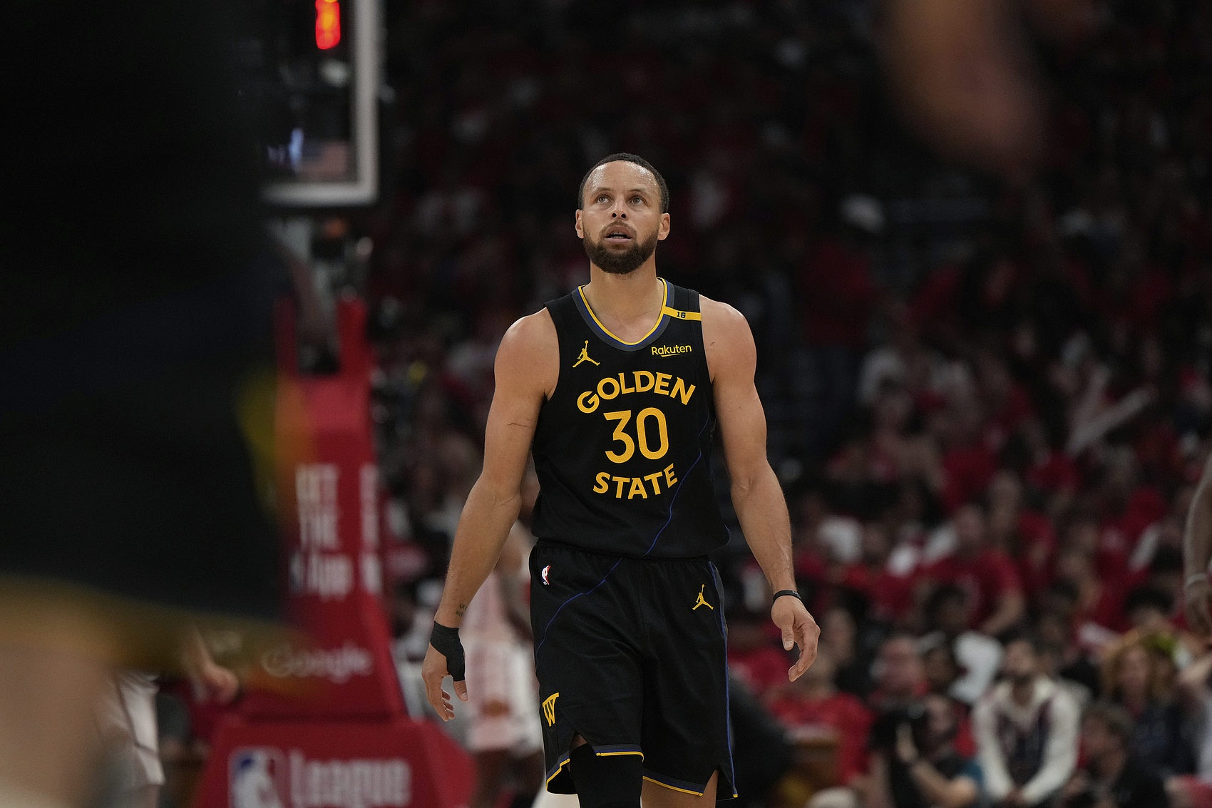 庫(kù)里：希望有更多孩子能參與到體育中來(lái) 這能教會(huì)他們很多東西