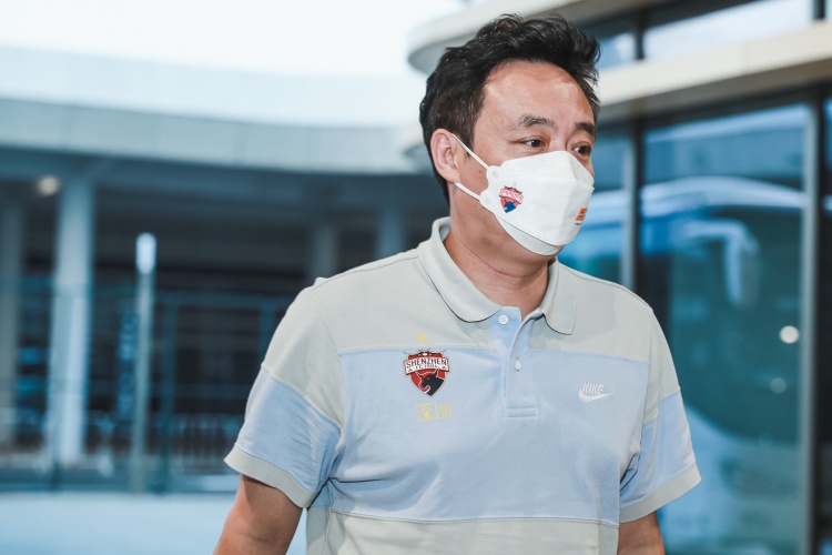 記者：前深足總經(jīng)理丁勇因受賄和職務(wù)侵占被判12年，合并執(zhí)行11年