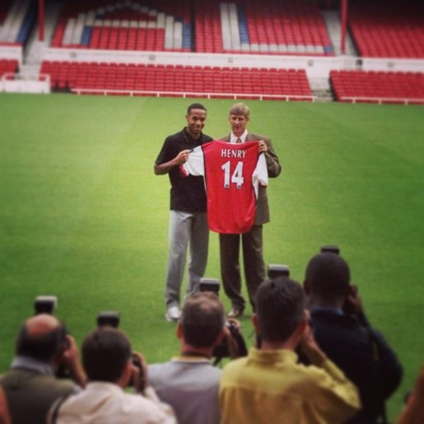 99年英超標王！亨利22歲時1610萬加盟阿森納，奪2個英超&4個金靴