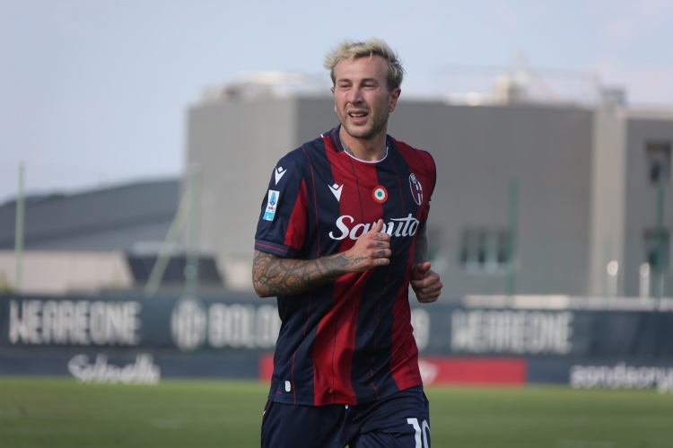 博洛尼亞官方：貝納德斯基右膝輕微扭傷，恢復(fù)時間約為3周