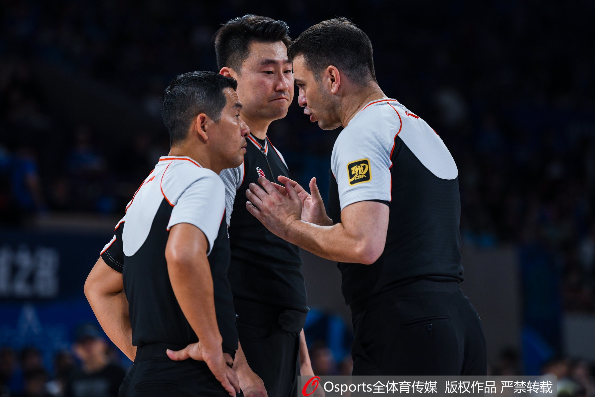 中國隊外線表現(xiàn)亮眼 亞洲杯取開門紅 “裁判外交”讓沙特懵圈！