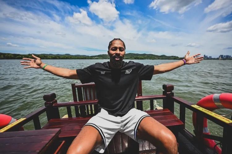 丁威迪中國行——天氣好~來看西湖咯！