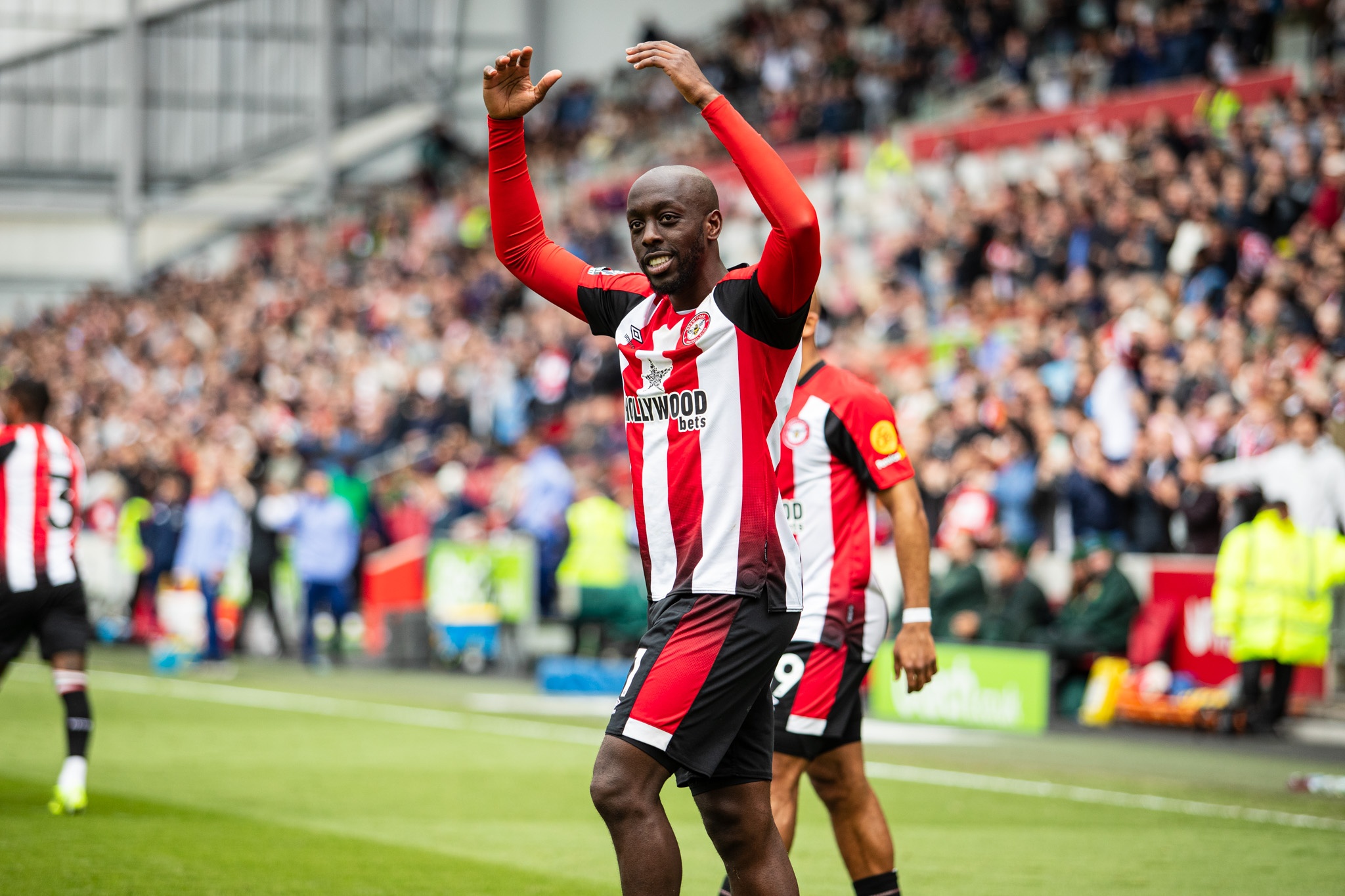 隊(duì)報(bào)：利雅得勝利與布倫特福德前鋒維薩進(jìn)行了初步接觸