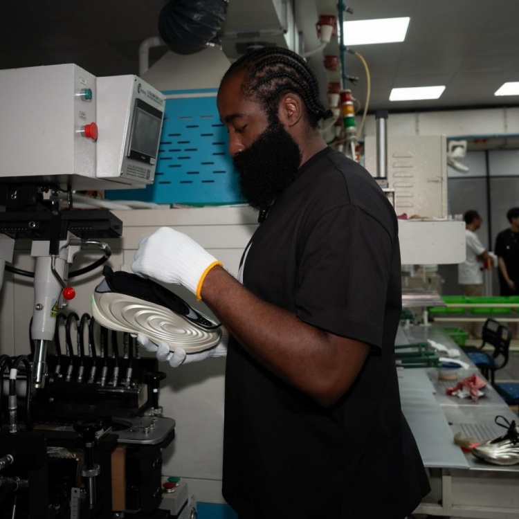 球鞋記者：哈登成NBA歷史上第13位連續(xù)10年推出簽名鞋的球員