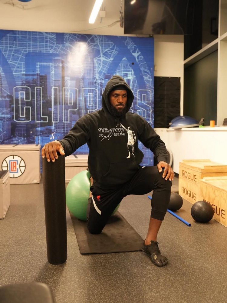 貝弗利：老詹去的是中立場(chǎng)地 其他NBA球員都可以在那里訓(xùn)練??