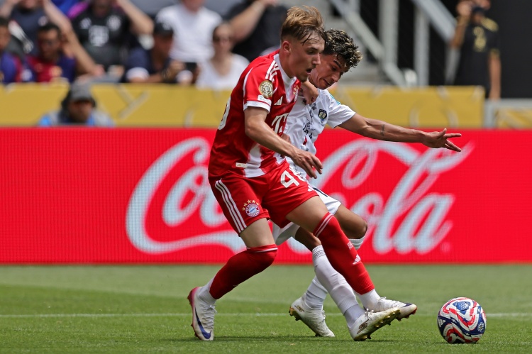 圖片報(bào)：17歲小將倫納特-卡爾在周五已和拜仁續(xù)約3年，即將官宣