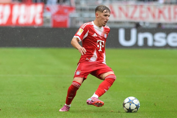 法爾克：倫納特-卡爾預計本周與拜仁續(xù)約，明年2月將獲得職業(yè)合同