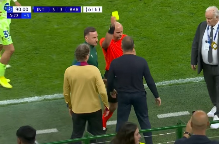 世體：弗里克和助手被罰款停賽，巴薩對(duì)處罰感到驚訝可能上訴