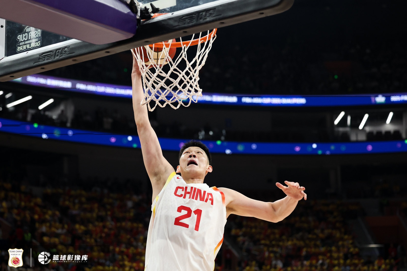 終結(jié)本屆比賽無蓋帽進賬的尷尬！中國男籃第一個蓋帽是胡金秋給的