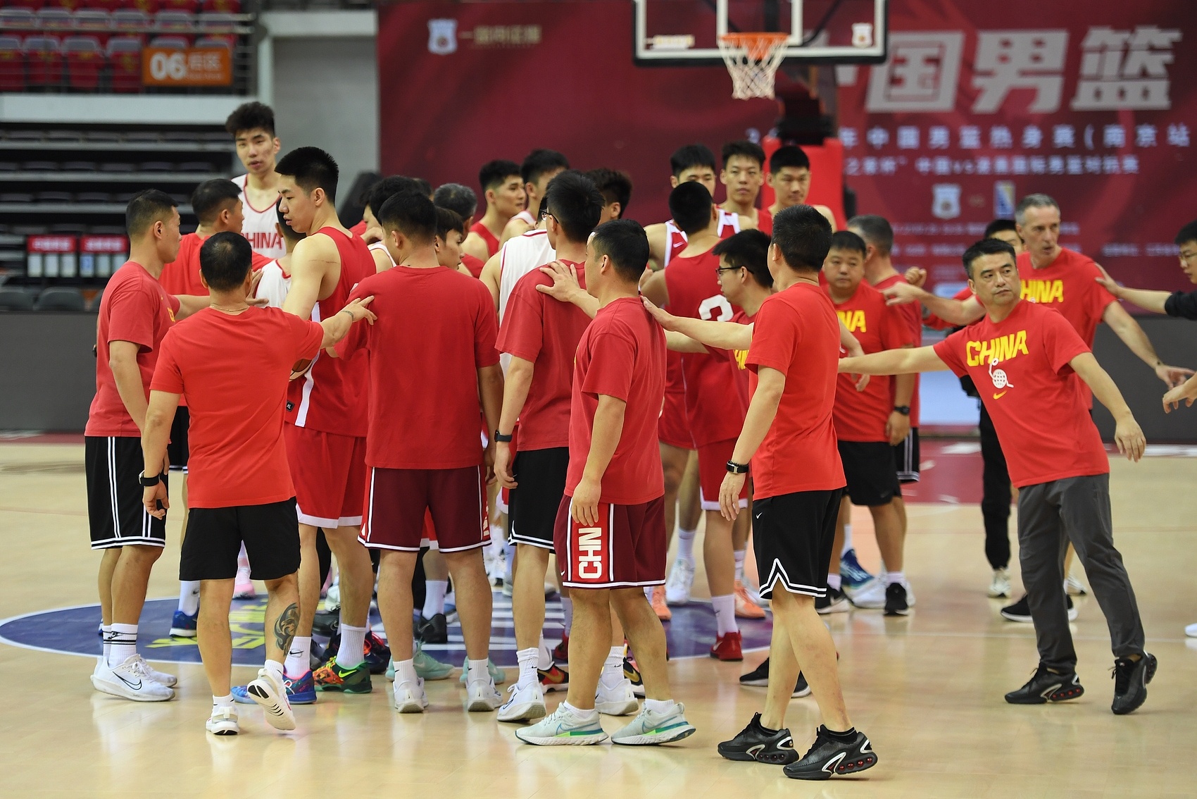 中國(guó)男籃亞洲杯小組賽總結(jié)：驚喜的三分，驚嚇的板凳