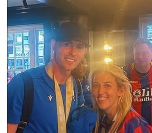 豪爽請(qǐng)客！水晶宮門神亨德森賽后斥資1000鎊為球迷買單慶祝冠軍