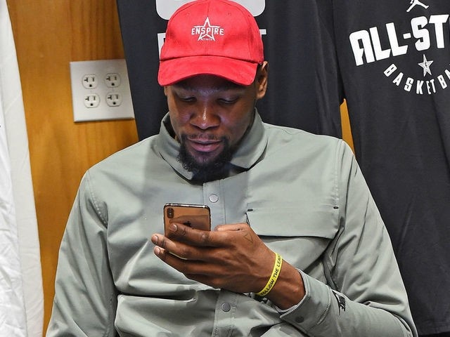 懟球迷你能得到什么？KD：只有被攻擊/嘲諷 但我得提供這項(xiàng)服務(wù)