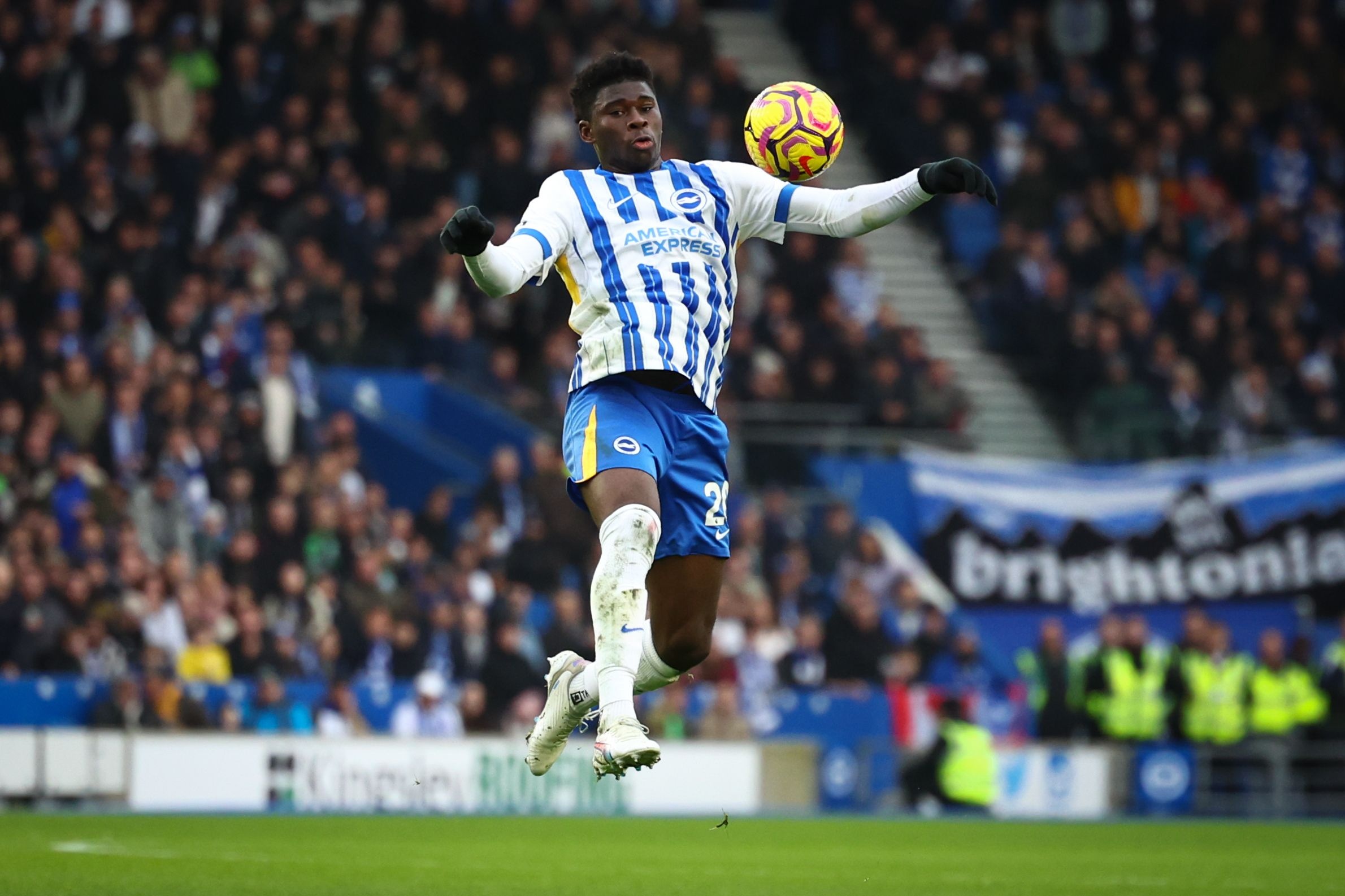 喀麥隆媒體：曼聯(lián)正加速與巴萊巴的轉會談判，先談球員再談俱樂部