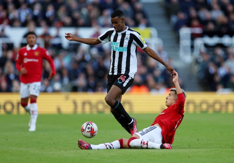 記者：伊薩克未獲新合同+給紐卡時間簽替代者，怎么就成壞人了