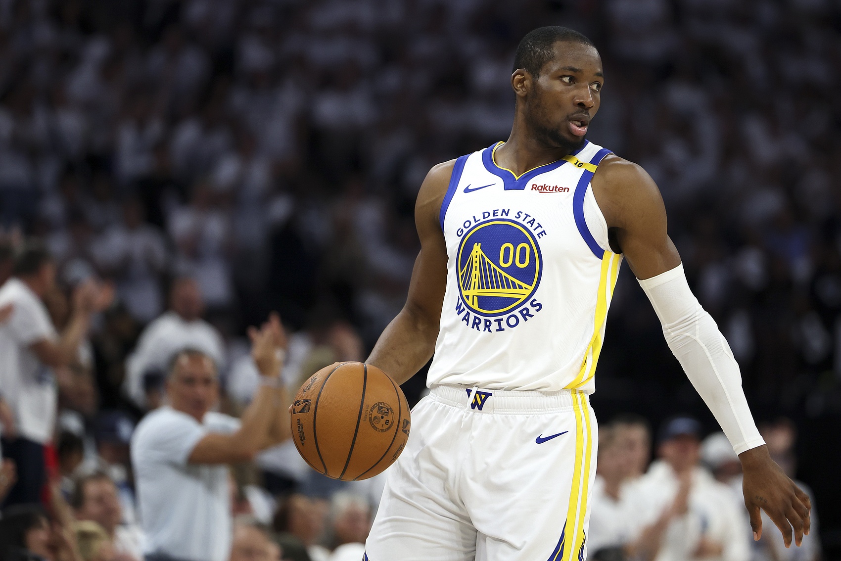 立場(chǎng)不變！庫(kù)明加繼續(xù)向周?chē)娜吮硎?他更傾向于接受資質(zhì)報(bào)價(jià)