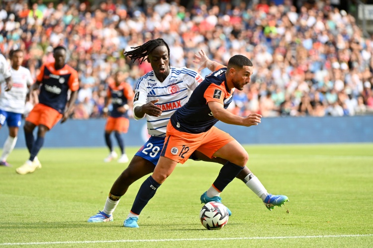 隊(duì)報(bào)：斯特拉斯堡將后衛(wèi)杜庫(kù)雷下放預(yù)備隊(duì)訓(xùn)練，可能因他拒絕續(xù)約