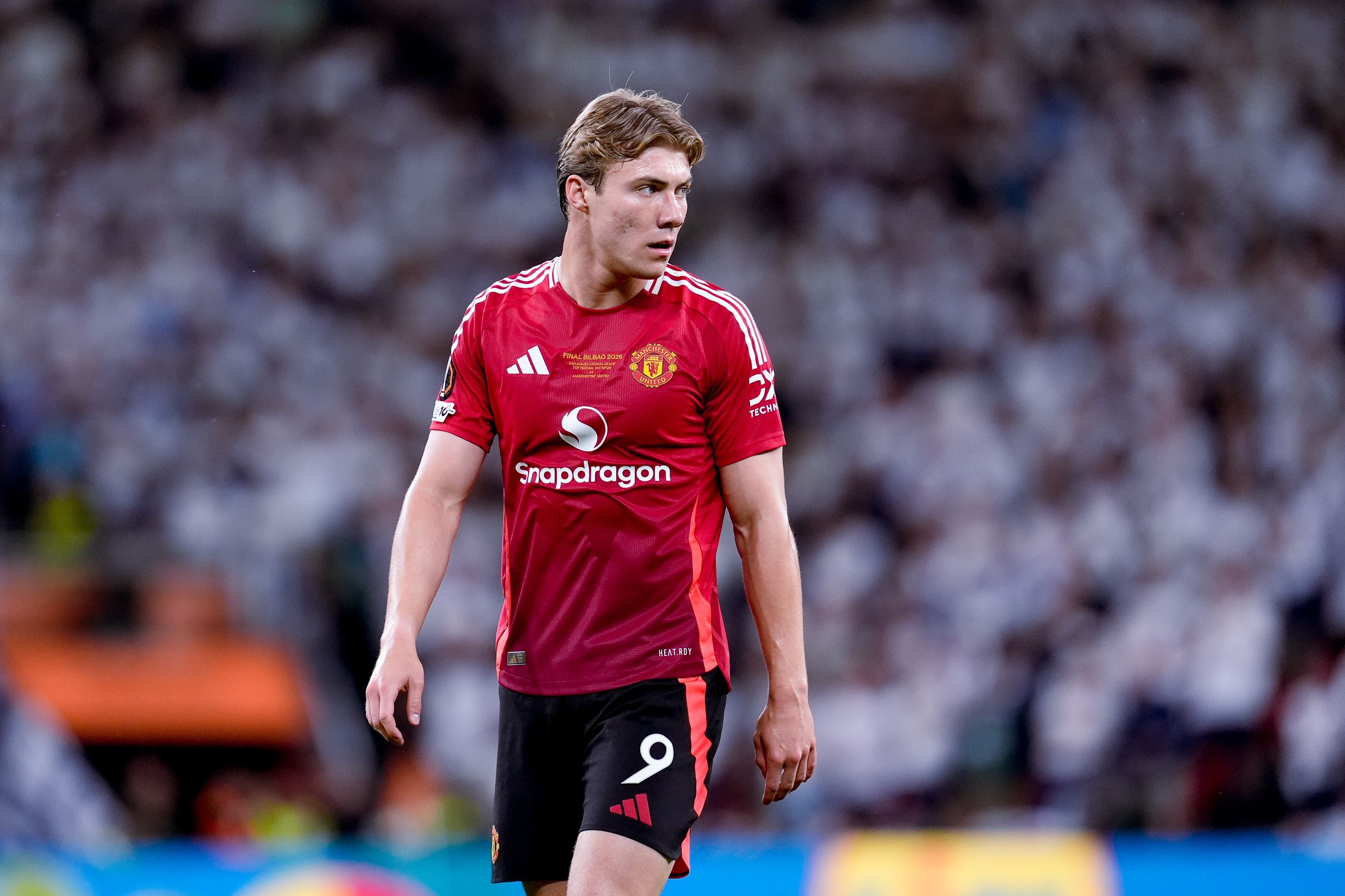 意天空：米蘭與曼聯(lián)仍需就霍伊倫買斷條款達成協(xié)議，球員更想留隊