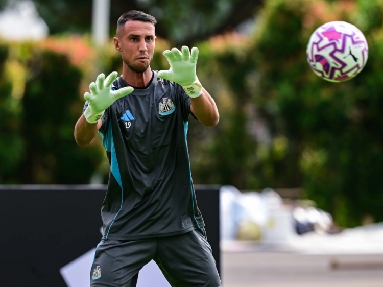 官方：紐卡斯?fàn)栭T將弗拉喬迪莫斯租借塞維利亞，租期一個賽季