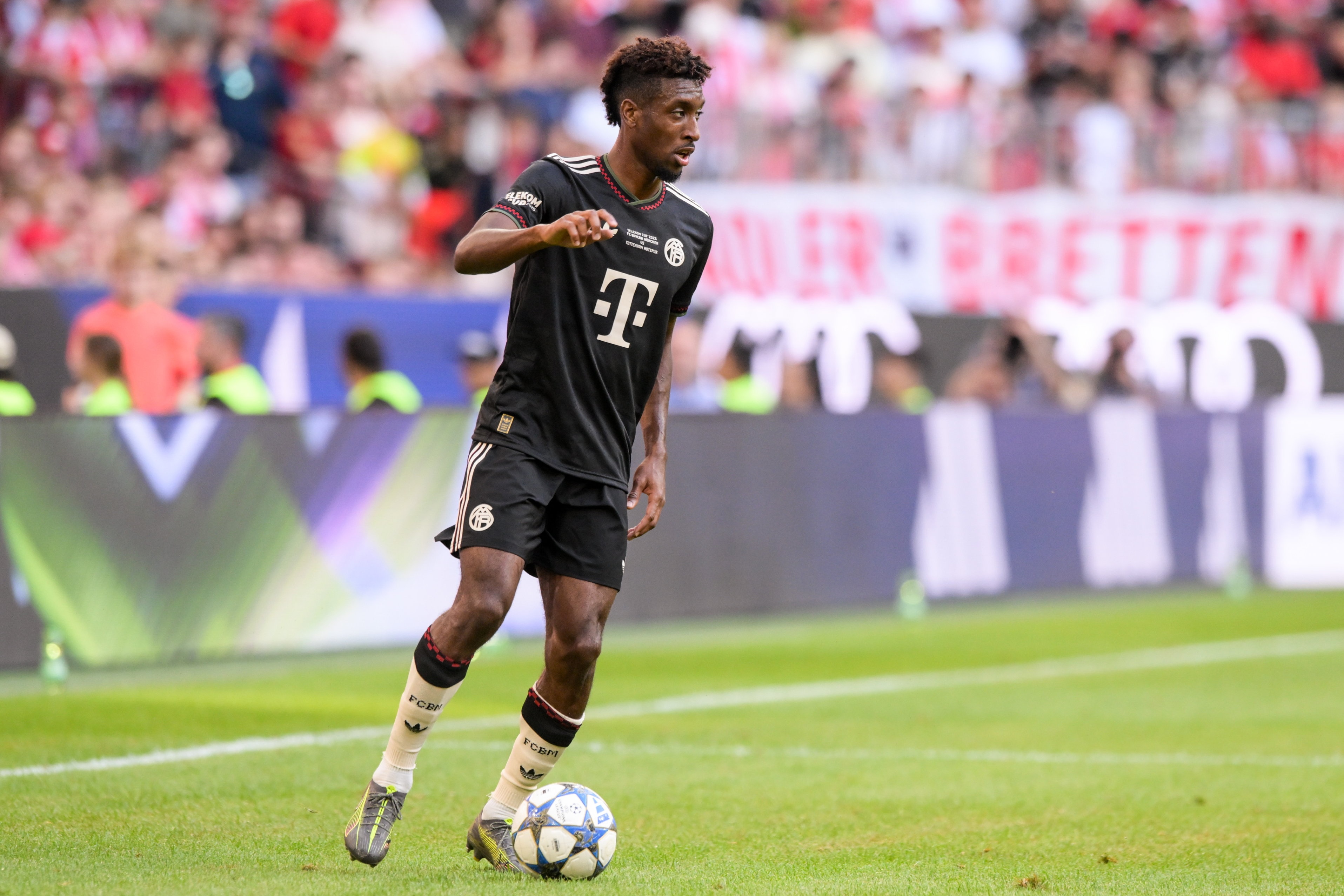 踢球者：埃貝爾和勝利談好3000萬(wàn)賣科曼，但拜仁高層認(rèn)為太低沒批