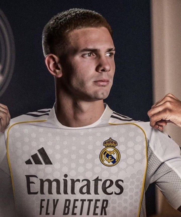 久等！馬斯坦托諾滿18歲將隨隊訓練，自12天前抵達后他一直在酒店