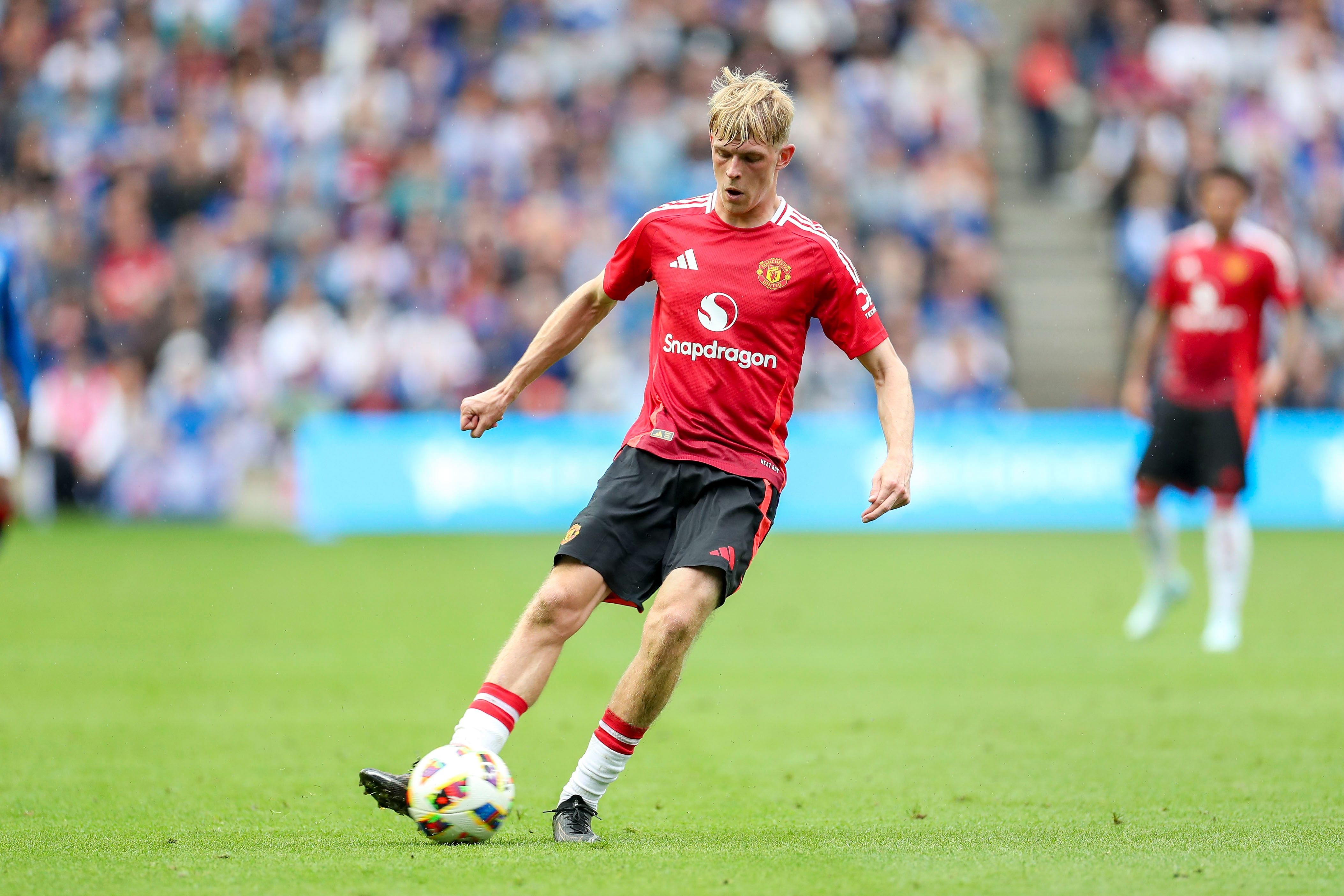 羅馬諾：曼聯(lián)21歲中場科利爾接近租借加盟英冠西布朗