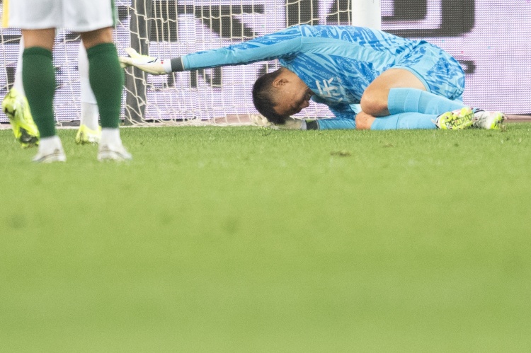 康復(fù)師談韓佳奇?zhèn)麆?shì)：還在追恢復(fù)進(jìn)度，這賽季確實(shí)是踢不了