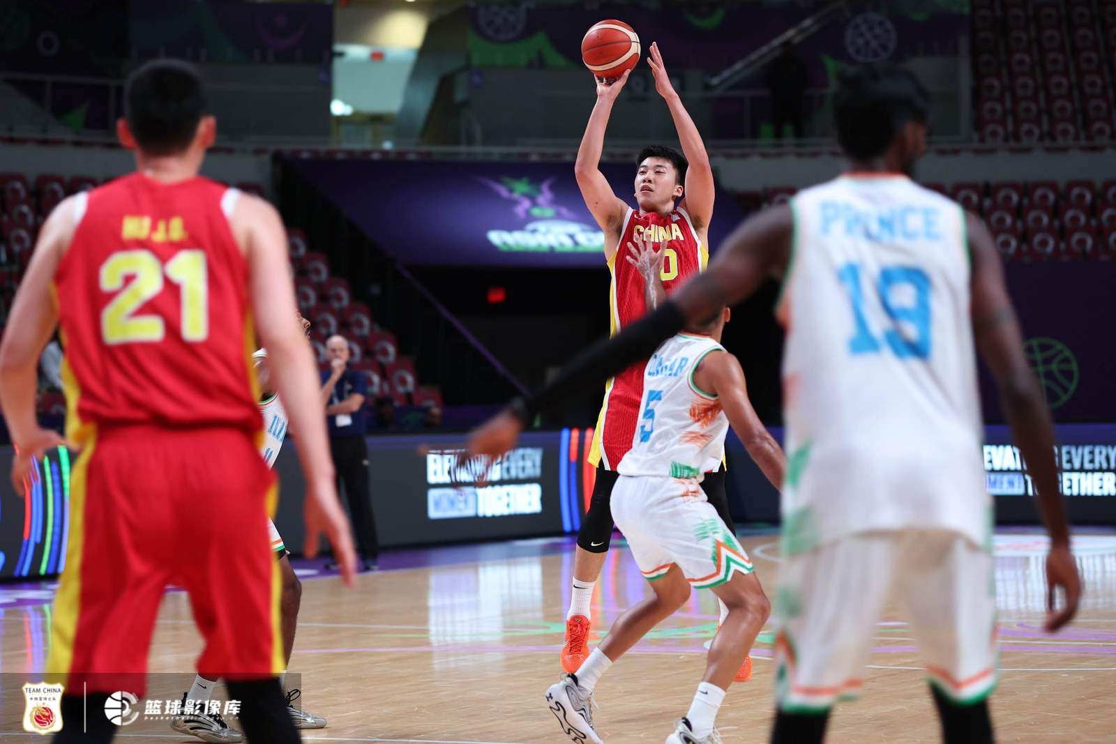 8月19日回舊金山大學(xué)報(bào)到 王俊杰：暑假經(jīng)歷了很多 感謝教練&領(lǐng)導(dǎo)